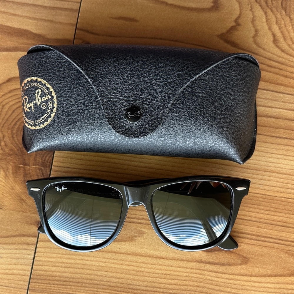 Ray-Ban Black Wayfarer Sunglasses with Case